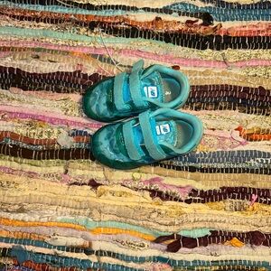 New Balance 410 Turquoise Blue Butterfly Print Size 6 🦋